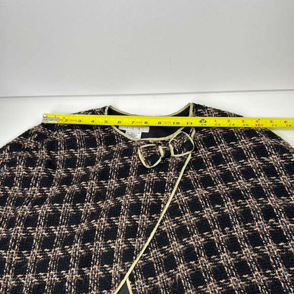 I.C.E. Elegant Black and Cream Plaid Cape with Bow at Closure - Picture 6 of 10